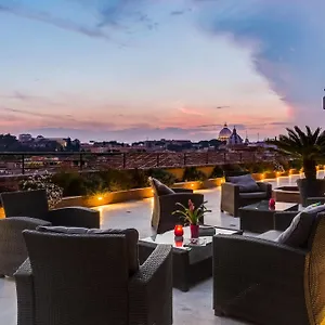 Navona Queen Rooftop בית הארחה